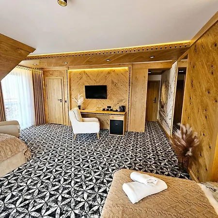 Regina I & Frühstückspension 3*