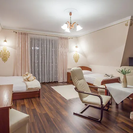 לינה וארוחת בוקר Regina I & זקופאנה
